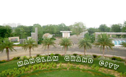 mixed vegetable salad in a mason jar.